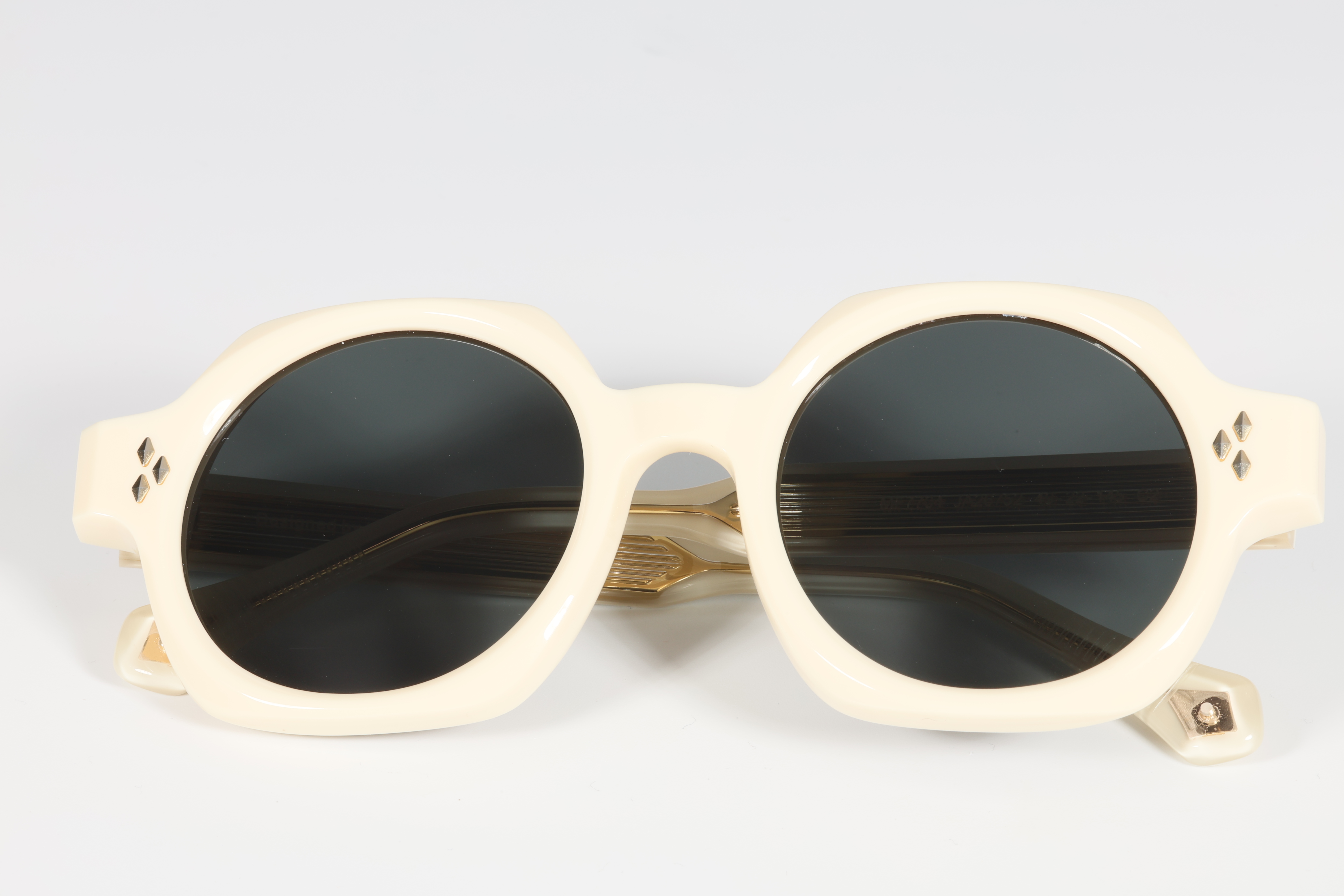Repairing Plastic Eyeglass Frames: Tips and Methods