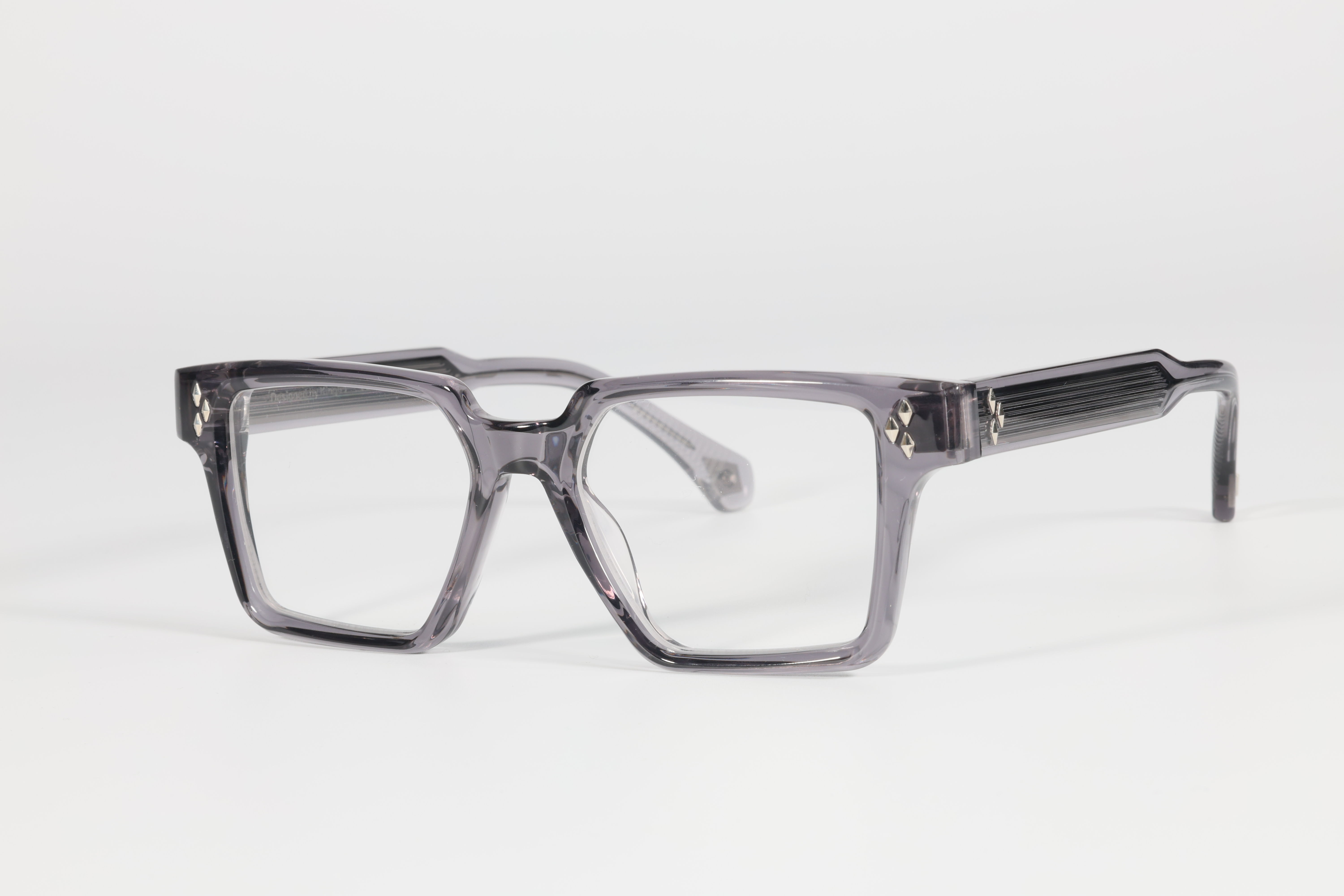 How to Properly Adjust Your Eyeglass Frame for Maximum Comfort and Fit