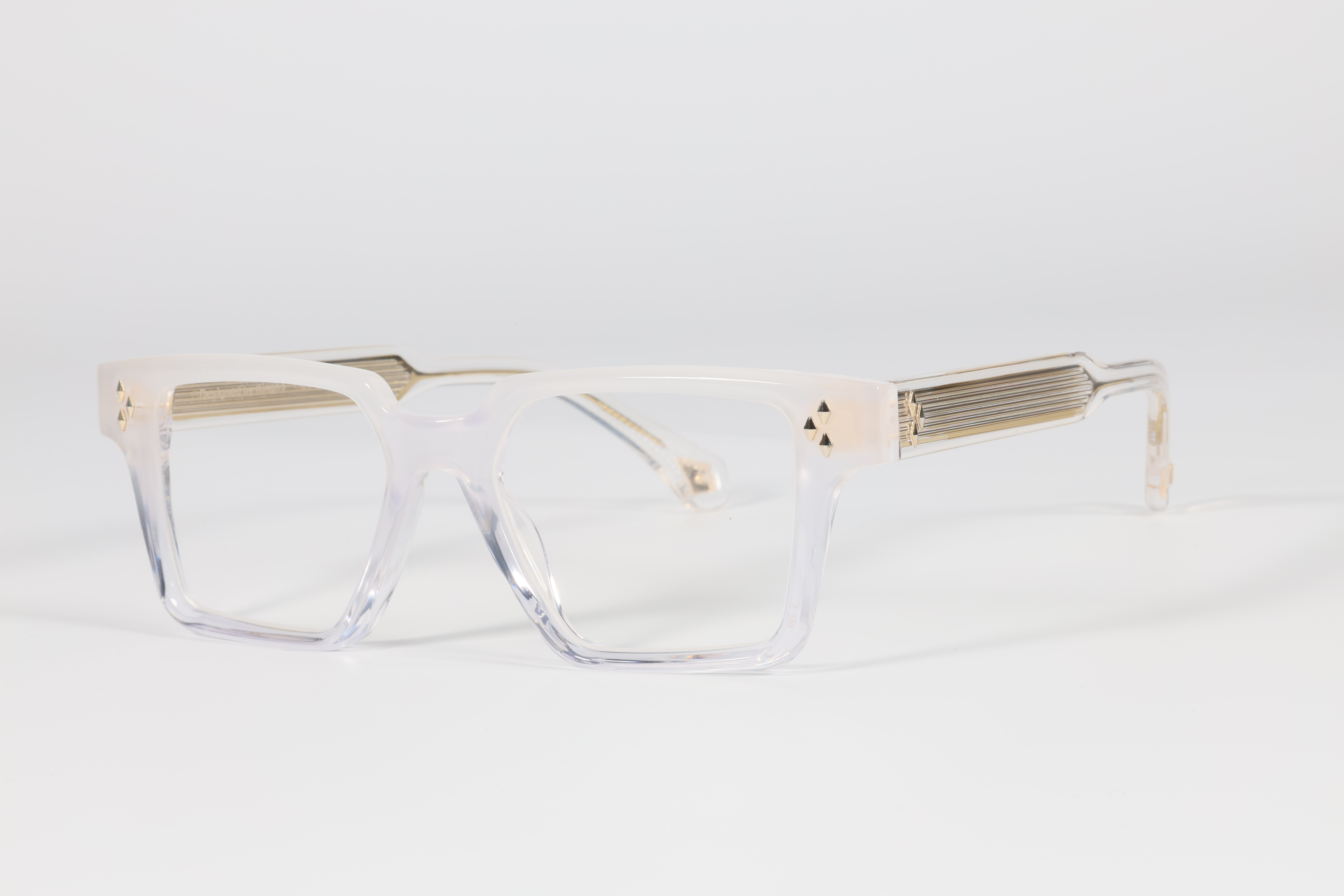 The Timeless Charm of Acetate Glasses: Why They Remain a Favorite Choice