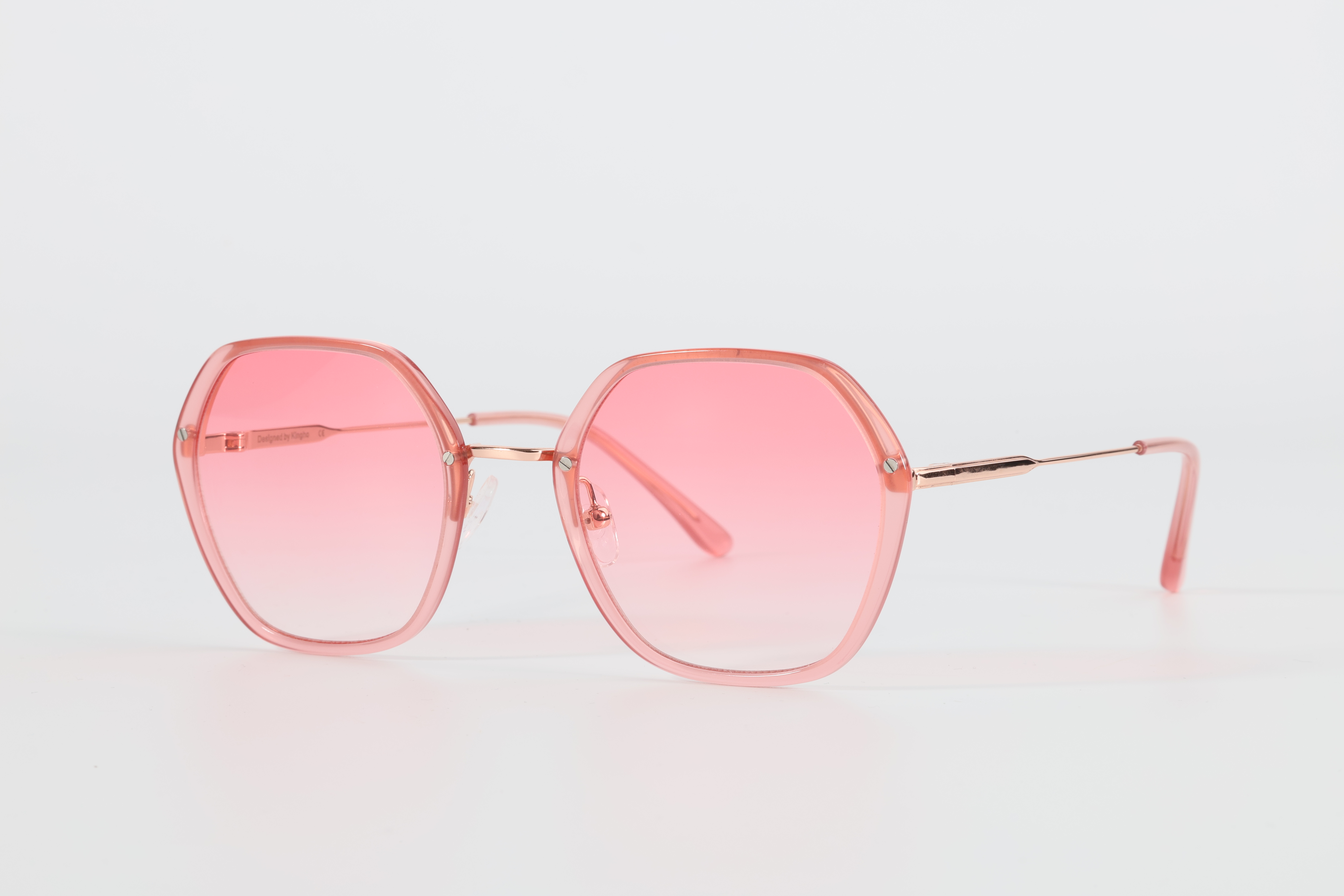 A Guide to Sunglass Materials and Choosing the Right Pair