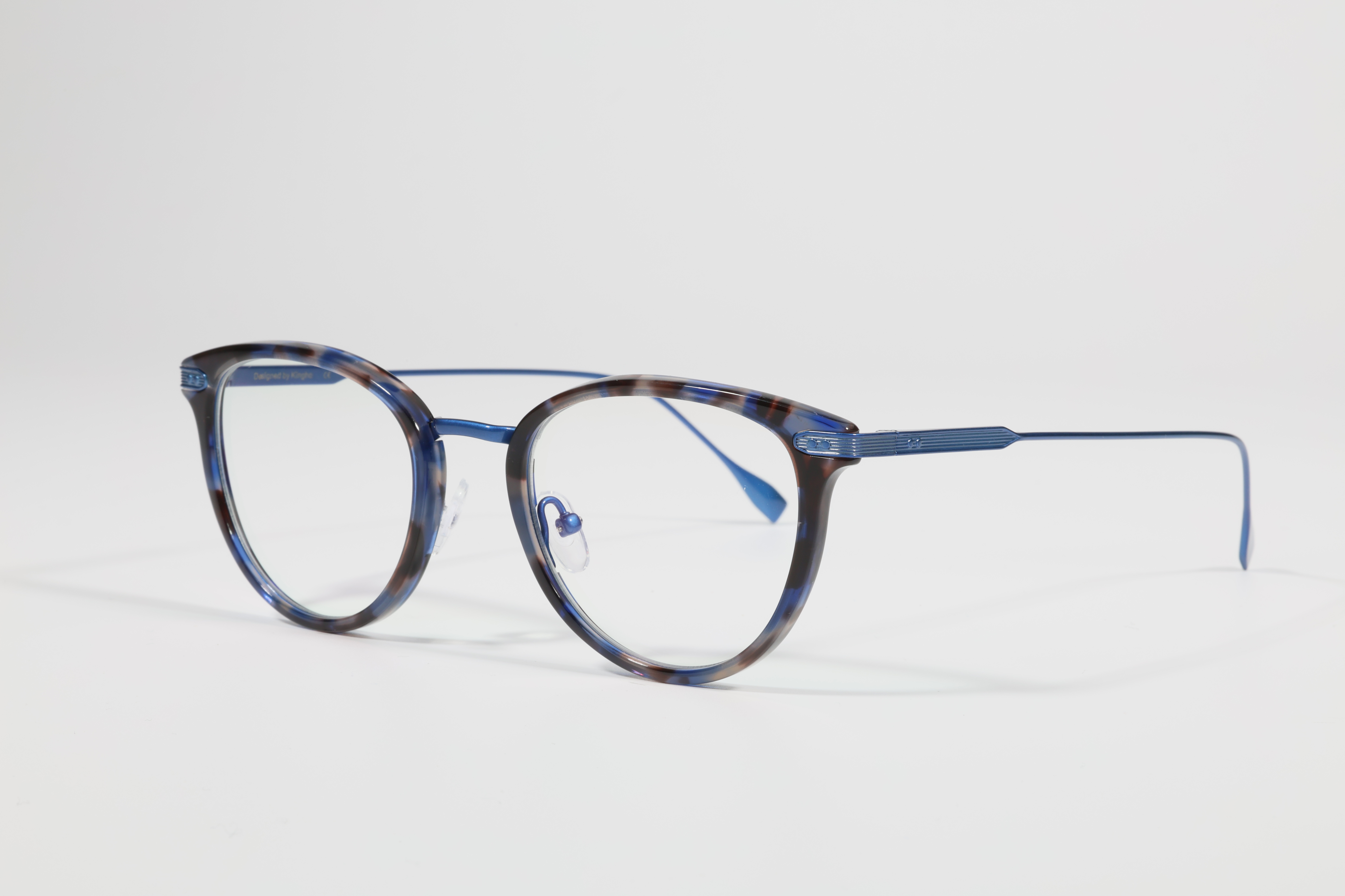 Properly Adjusting Your Glasses: A Guide to Ensuring Comfort and Fit